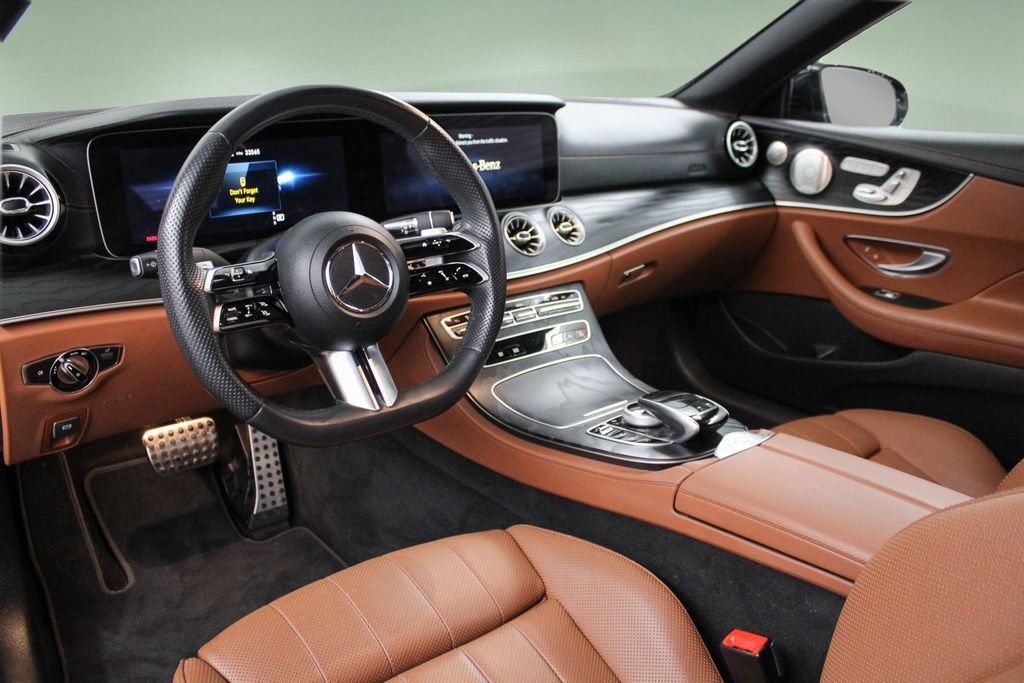 Used 2023 Mercedes-Benz E 450 Cabriolet image 2