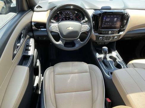 Certified 2022 Chevrolet Traverse Premier FWD image 13