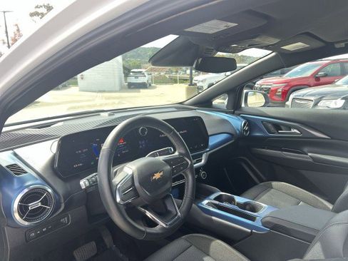 Used 2025 Chevrolet Equinox EV LT w/ Convenience Package image 10