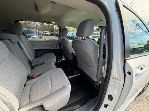 Used 2021 Toyota Sienna LE image 36