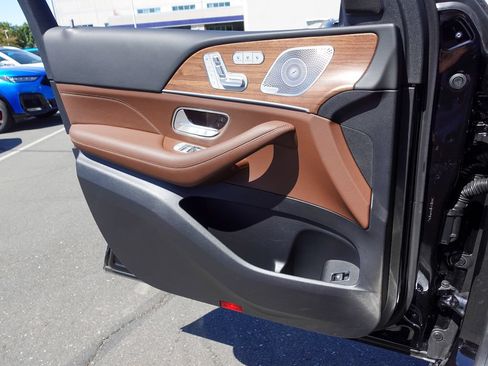 Used 2024 Mercedes-Benz GLS 450 4MATIC image 17