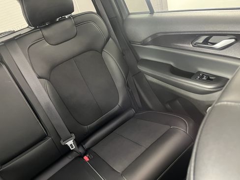 Used 2022 Jeep Grand Cherokee Altitude AWD/4WD image 24
