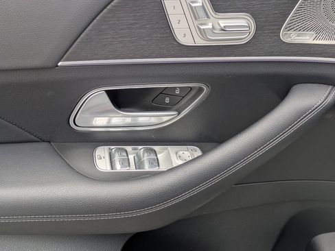 Used 2025 Mercedes-Benz GLS 450 4MATIC image 13