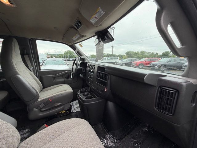 Used 2025 Chevrolet Express 3500 LT w/ LT Preferred Equipment Group RWD image 11