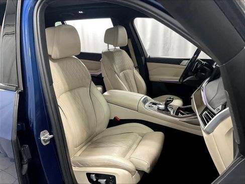 Used 2021 BMW X7 M50i image 5