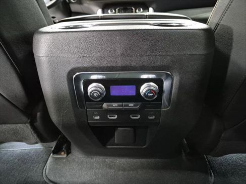 Used 2023 GMC Yukon SLT image 24