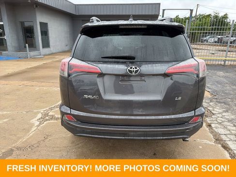 Used 2017 Toyota RAV4 LE FWD image 5