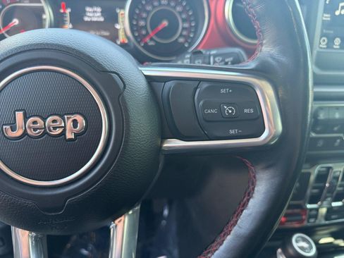 Used 2021 Jeep Wrangler Unlimited Rubicon w/ Cold Weather Group AWD/4WD image 11