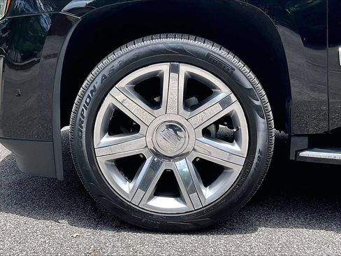 Used 2019 Cadillac Escalade Luxury RWD image 33