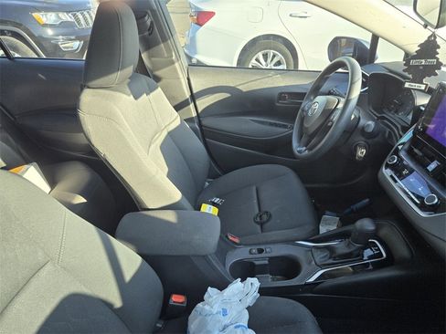 Used 2024 Toyota Corolla LE image 3