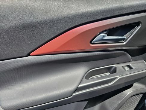 New 2025 Chevrolet Equinox EV RS w/ Active Safety Package 3 AWD/4WD image 17