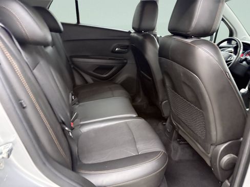 Used 2020 Chevrolet Trax LT w/ LT Convenience Package AWD/4WD image 22