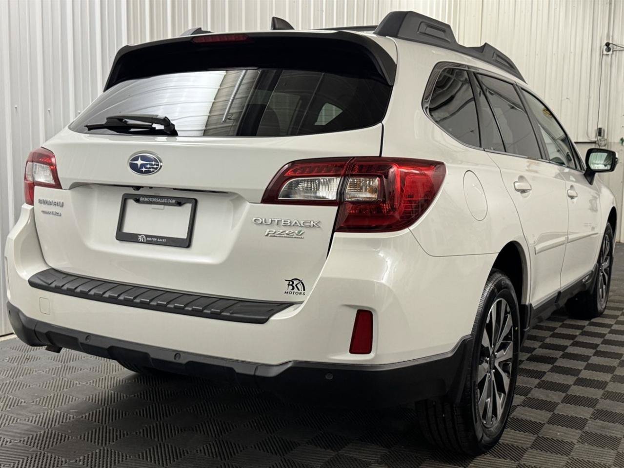 Used 2017 Subaru Outback 2.5i Limited AWD/4WD image 29