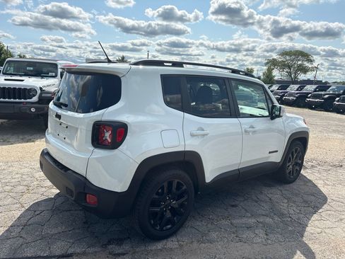 Used 2017 Jeep Renegade Altitude FWD image 6
