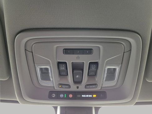 Used 2022 Chevrolet Silverado 1500 LTZ w/ LTZ Premium Package AWD/4WD image 19