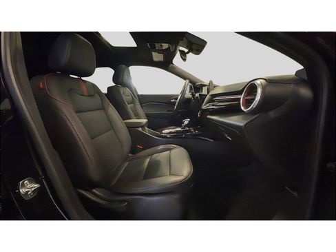 Used 2024 Chevrolet Trax RS w/ Sunroof Package FWD image 17