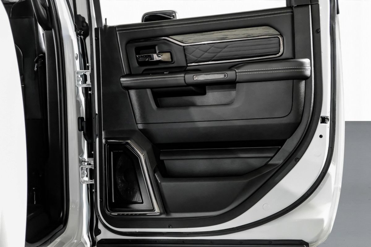 Used 2025 RAM 3500 Limited AWD/4WD image 38