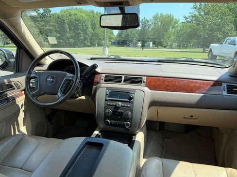 Used 2012 GMC Yukon SLT w/ SLT-2 Equipment Package AWD/4WD image 9