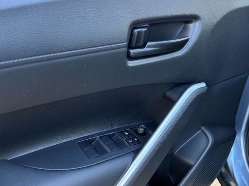 Used 2024 Toyota Corolla Cross LE w/ Moonroof Package image 18