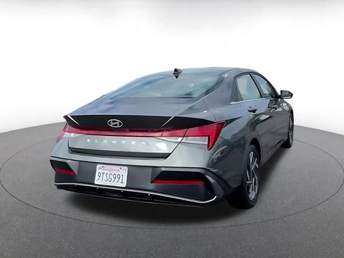 Used 2025 Hyundai Elantra SEL image 14