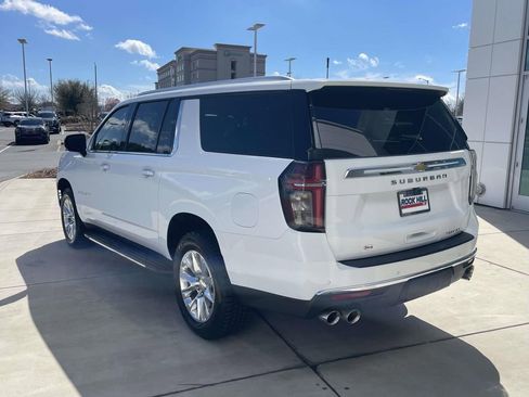 Used 2023 Chevrolet Suburban Premier image 8