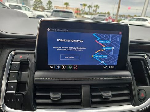 Used 2021 Chevrolet Suburban Premier w/ Premium Package image 27