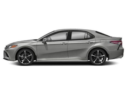 Used 2019 Toyota Camry LE FWD image 3