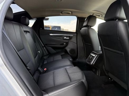 Used 2017 Chevrolet Impala LT FWD image 25