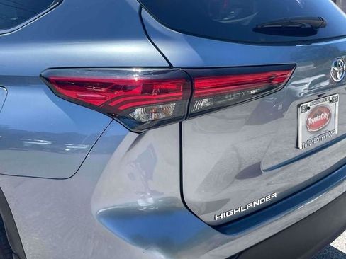 Used 2020 Toyota Highlander XLE AWD/4WD image 13