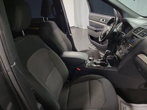 Used 2018 Ford Explorer XLT image 24