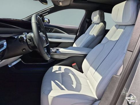 New 2026 Cadillac Lyriq Luxury AWD/4WD image 18