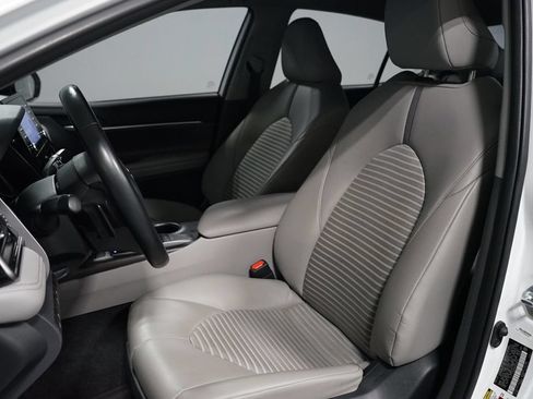 Used 2024 Toyota Camry SE w/ Convenience Package FWD image 6
