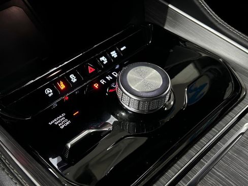 Used 2024 Jeep Wagoneer L Series II w/ Flexible Seating Group image 23