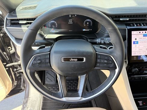 Used 2024 Jeep Grand Cherokee Limited AWD/4WD image 23