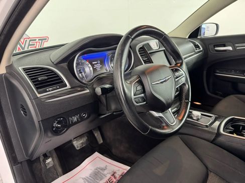 Used 2018 Chrysler 300 Touring image 10