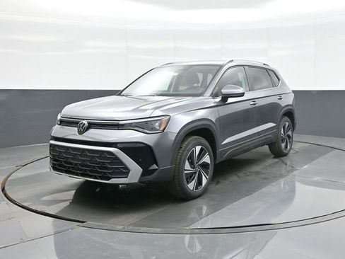 New 2026 Volkswagen Taos SE AWD/4WD image 3