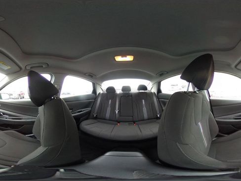 Used 2025 Hyundai Elantra SEL image 43