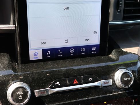 Used 2022 Ford Explorer Platinum w/ Equipment Group 601A AWD/4WD image 38