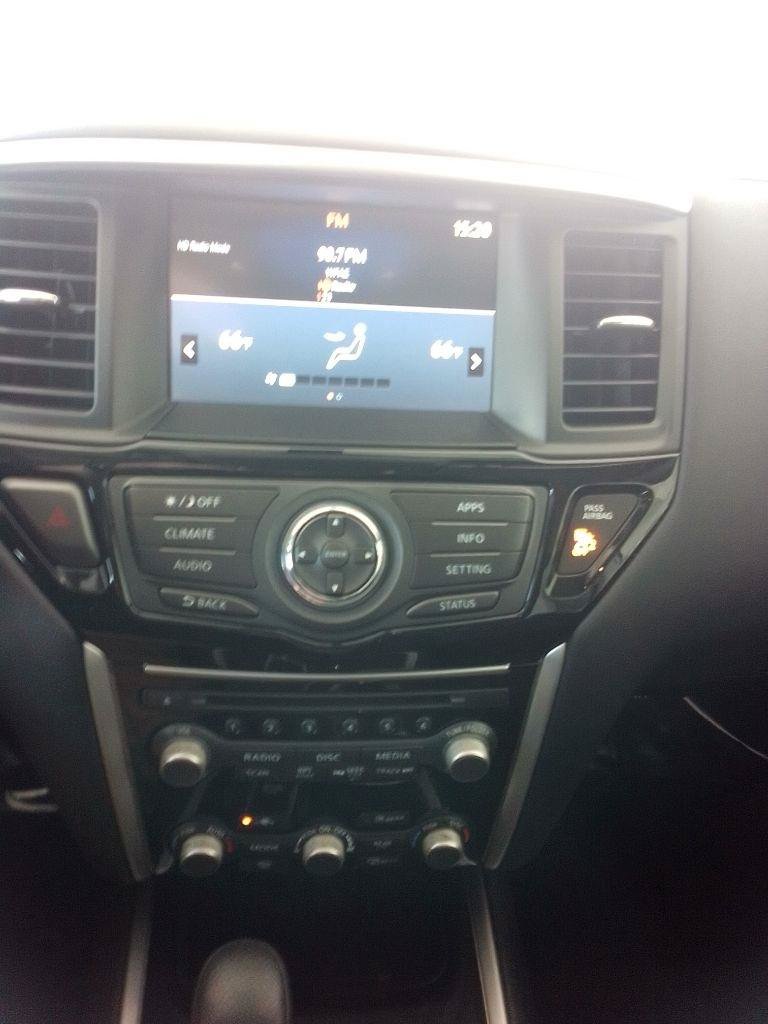 Used 2020 Nissan Pathfinder S FWD image 11