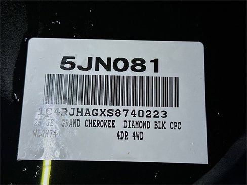 New 2025 Jeep Grand Cherokee Altitude image 24