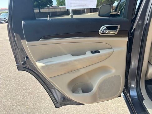 Used 2017 Jeep Grand Cherokee Limited AWD/4WD image 16