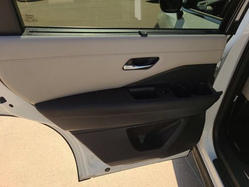 Certified 2023 Nissan Pathfinder SL FWD image 15
