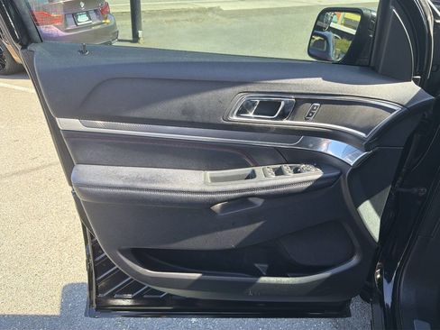 Used 2017 Ford Explorer Sport AWD/4WD image 28