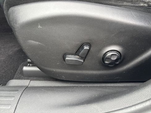 Used 2016 Jeep Cherokee Limited image 12