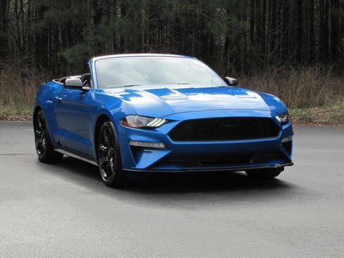 Used 2020 Ford Mustang Convertible w/ Equipment Group 101A image 19