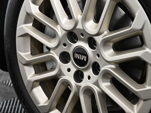 Certified 2025 MINI Cooper 2-Door Hardtop image 31