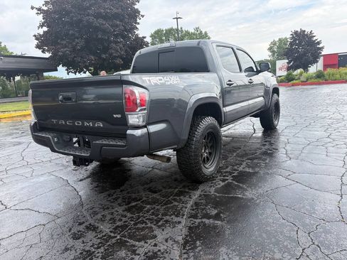 Used 2021 Toyota Tacoma TRD Sport AWD/4WD image 5