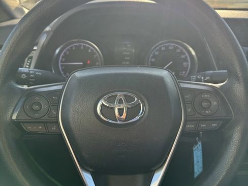 Used 2018 Toyota Camry LE image 13