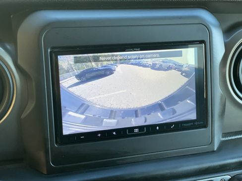 Used 2022 Jeep Wrangler Unlimited Sport image 27