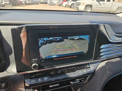 Used 2025 Toyota Camry LE image 22